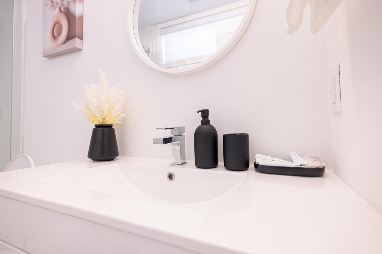 Luxury & Comfy Apartment, Mins Drive To All Niagara Falls Attraction Exteriör bild